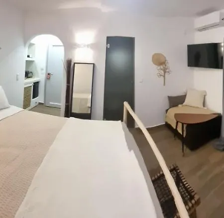 A@naxos Apartament *